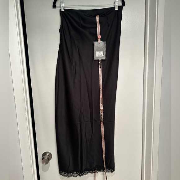 House of CB RUBY NWT Black Satin Lace Trim Midi Skirt Small - Picture 9 of 10